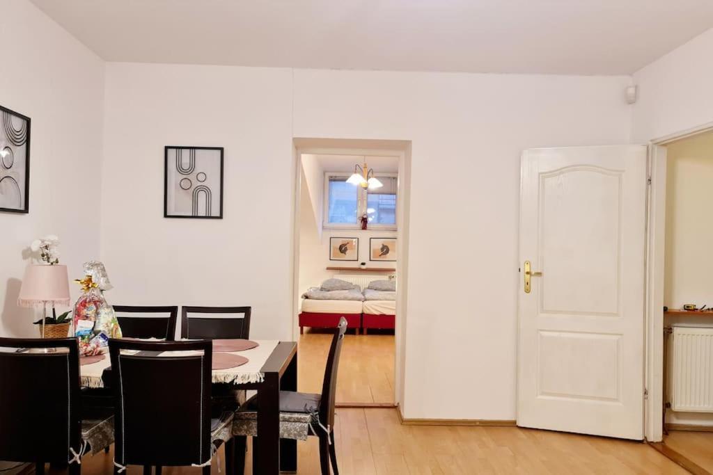 Przestronny Pokoj W Mieszkaniu Na Filipa Krakau Buitenkant foto